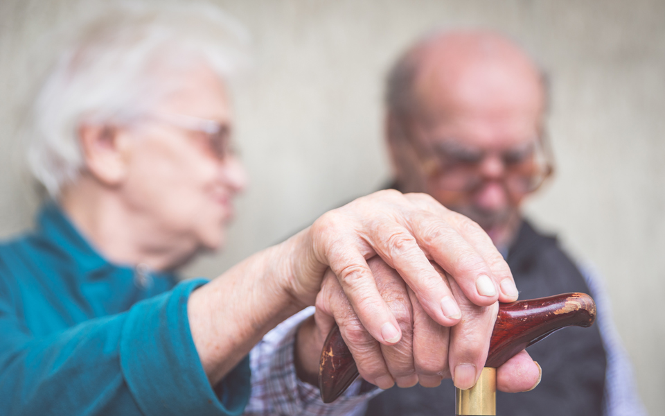 επιδείνωση-ασθενών-με-άνοια-λόγω-της-π-561366835