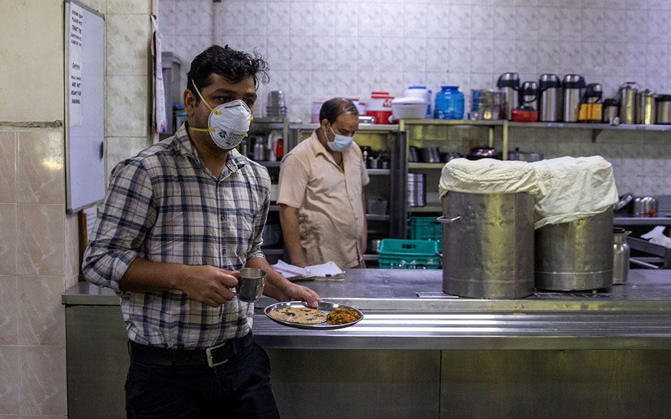 Ινδία: Ένας 26χρονος γιατρός αποφασίζει ποιος θα ζήσει και ποιος θα πεθάνει-4