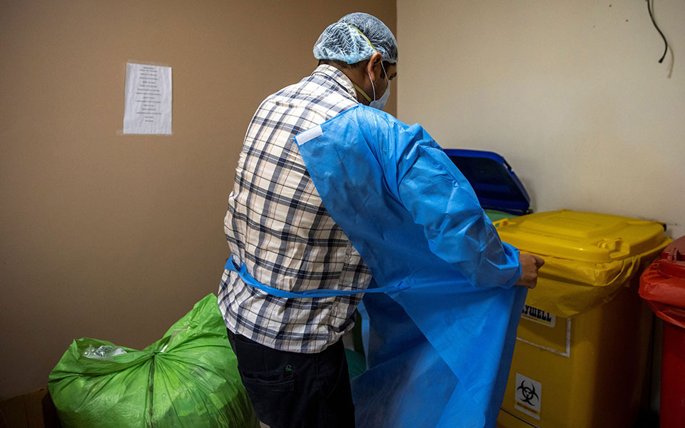 Ινδία: Ένας 26χρονος γιατρός αποφασίζει ποιος θα ζήσει και ποιος θα πεθάνει-6