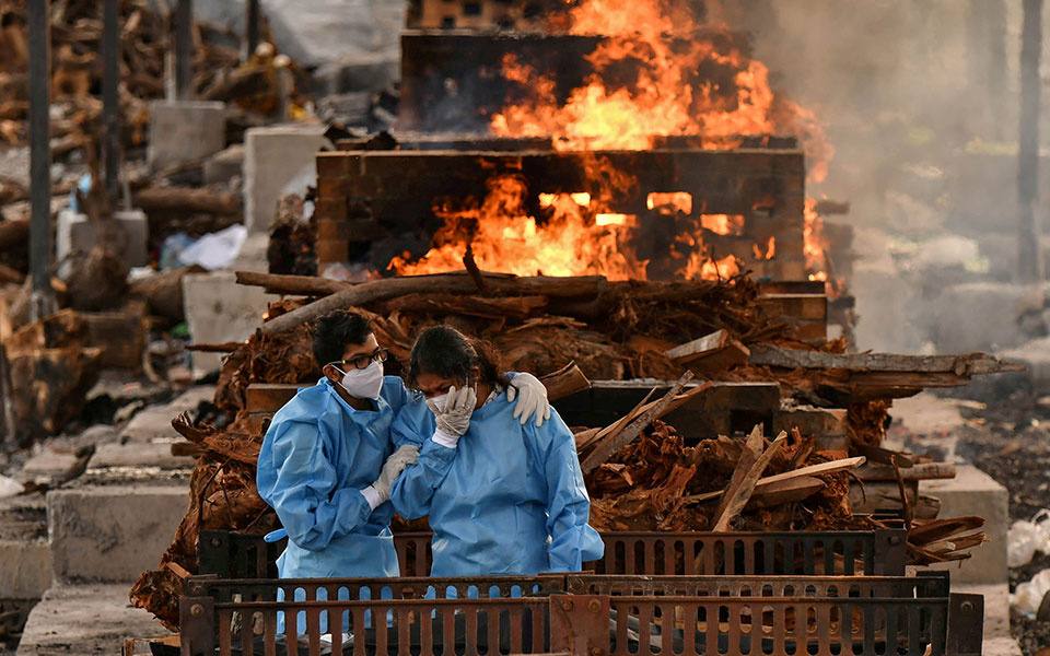 ινδία-σχεδόν-1-000-γιατροί-και-νοσηλευτές-561367381