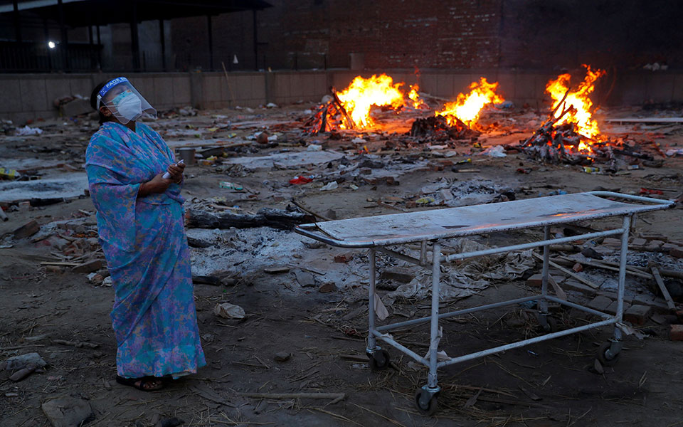 φάουτσι-η-ινδία-πρέπει-να-επιβάλει-παν-561357880