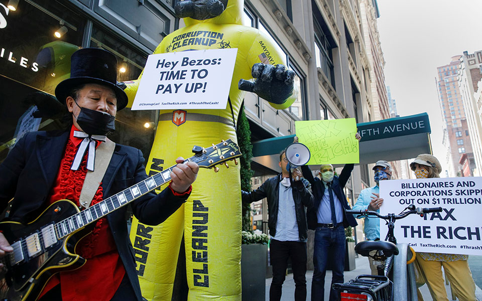 ΗΠΑ: «Τζεφ Μπέζος, πλήρωσε κι εσύ ψηλούς φόρους», λένε εκατομμυριούχοι-1