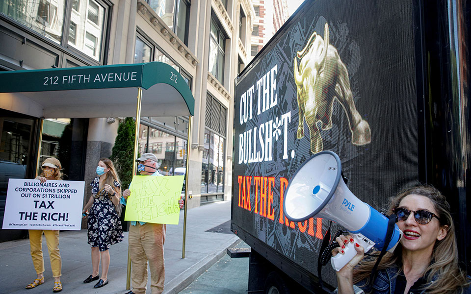 ΗΠΑ: «Τζεφ Μπέζος, πλήρωσε κι εσύ ψηλούς φόρους», λένε εκατομμυριούχοι-3