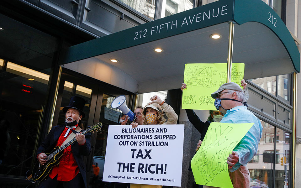 ΗΠΑ: «Τζεφ Μπέζος, πλήρωσε κι εσύ ψηλούς φόρους», λένε εκατομμυριούχοι-2