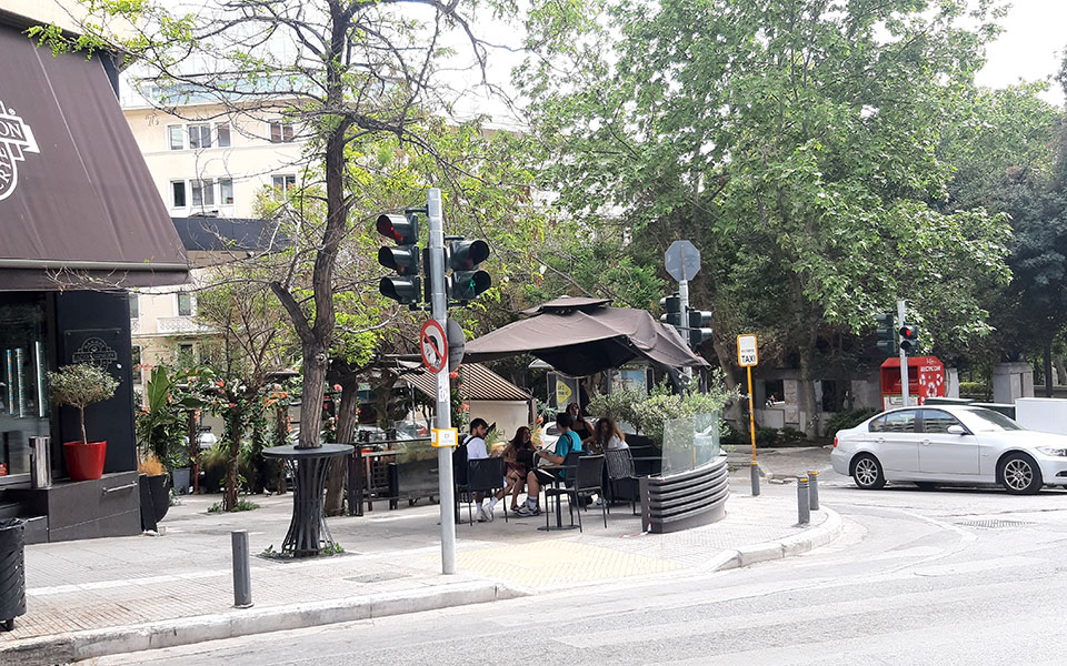 aroma-kanonikotitas-fernei-to-anoigma-tis-estiasis-eikones16