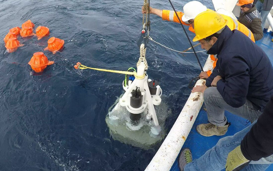 ο-κολούμπος-το-υποθαλάσσιο-ηφαίστειο-561372730