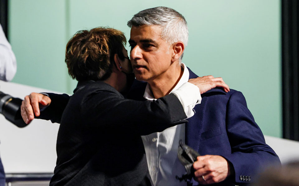 λονδίνο-επανεξελέγη-δήμαρχος-ο-σαντί-561357247