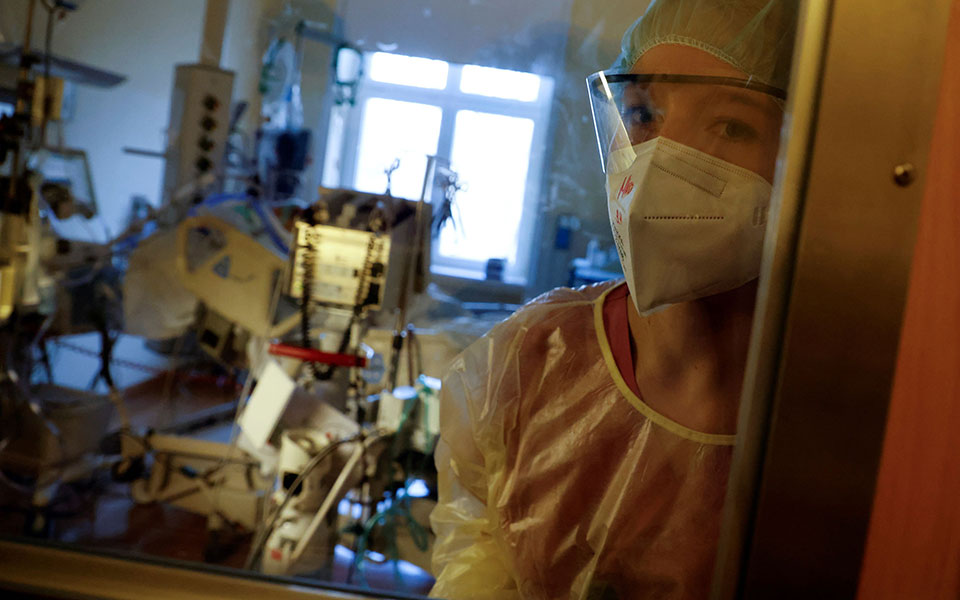 Κορωνοϊός: 1.957 κρούσματα, 661 διασωληνωμένοι, 43 θάνατοι-1