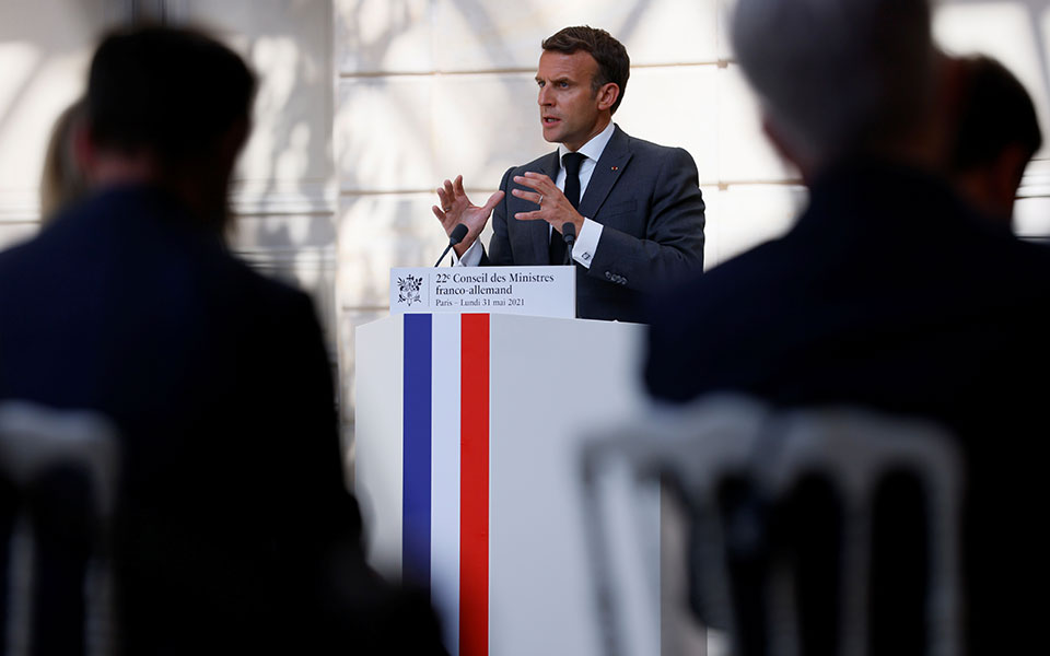 ο-μακρόν-πλέκει-το-εγκώμιο-της-μέρκελ-σ-561383119