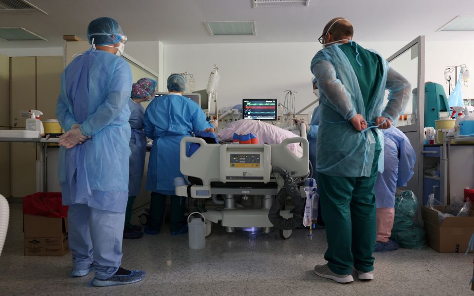 κορωνοϊός-2-461-κρούσματα-68-θάνατοι-737-διασω-561356620