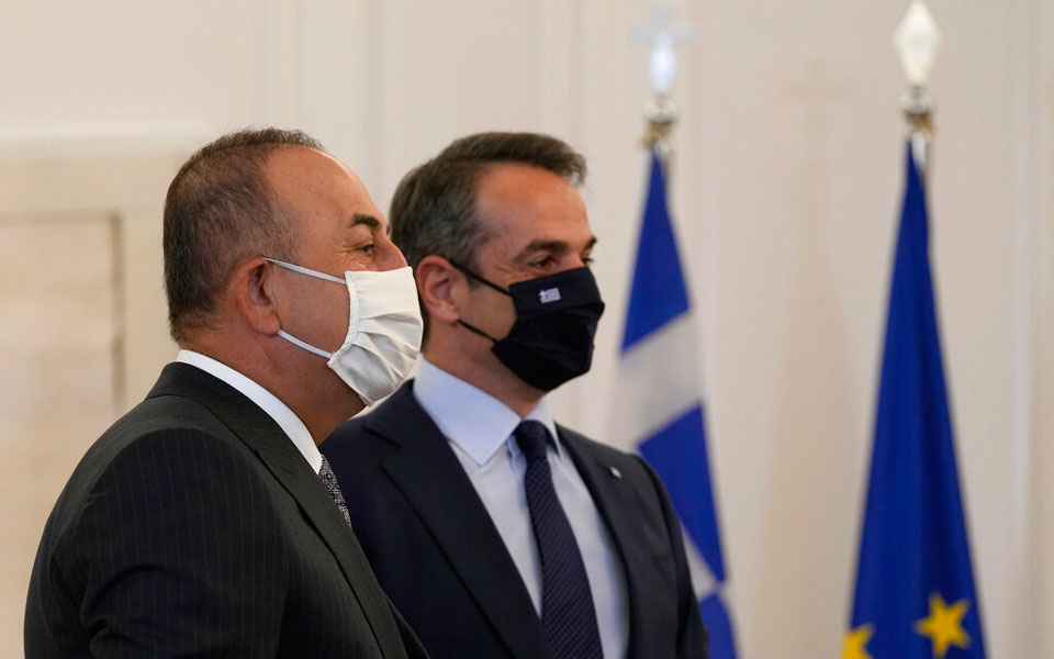 Επίσκεψη Τσαβούσογλου: Σε εξέλιξη η συνάντηση με Δένδια – Περπάτησαν μαζί προς το ΥΠΕΞ-1