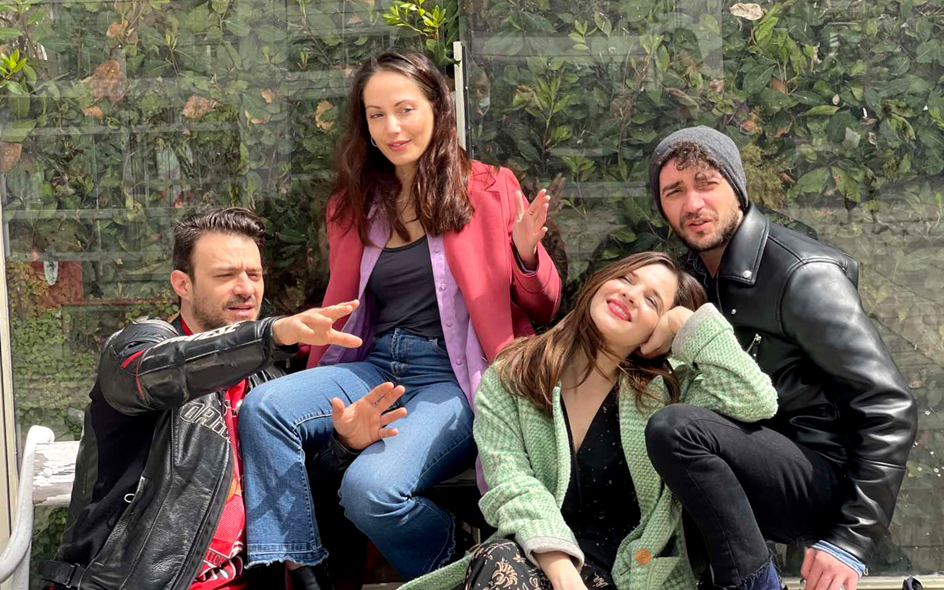 καλιφόρνια-ντρίμιν-στην-πλατεία-θε-561376813