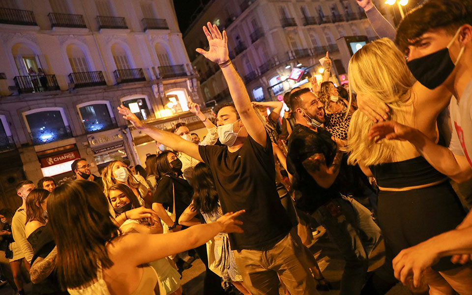 ισπανία-ολονύχτια-πάρτι-για-το-τέλος-τ-561357634