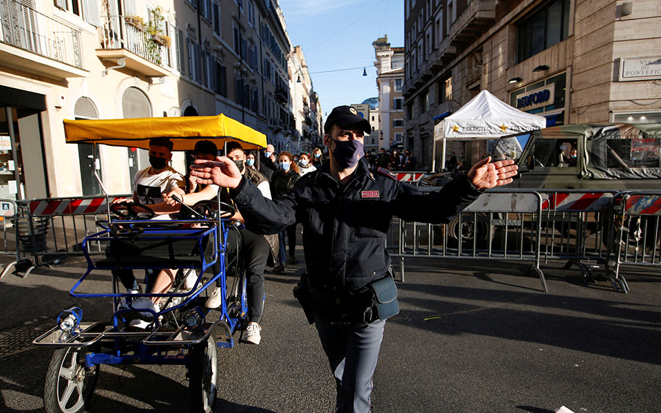 ιταλία-μειώνεται-ο-αριθμός-των-θανάτω-561365812