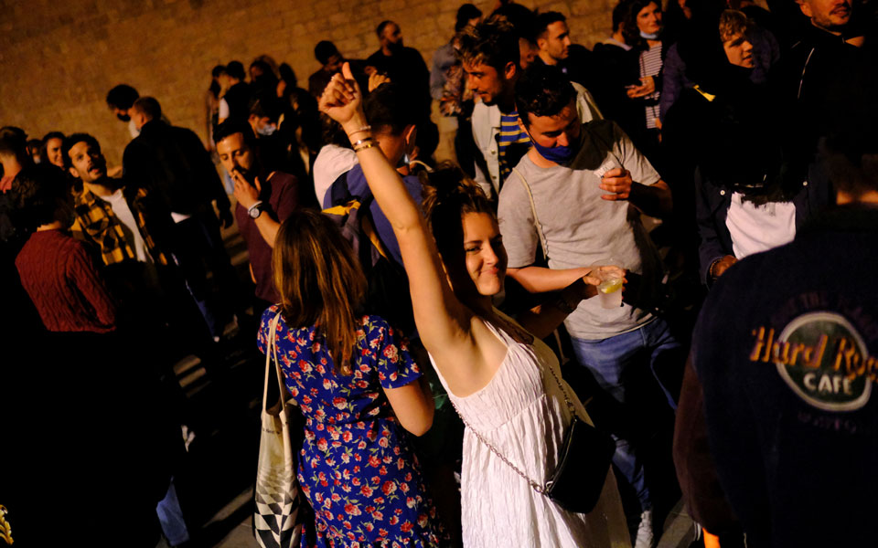 Ισπανία: Φιέστες «ελευθερίας» για τη χαλάρωση των μέτρων-4
