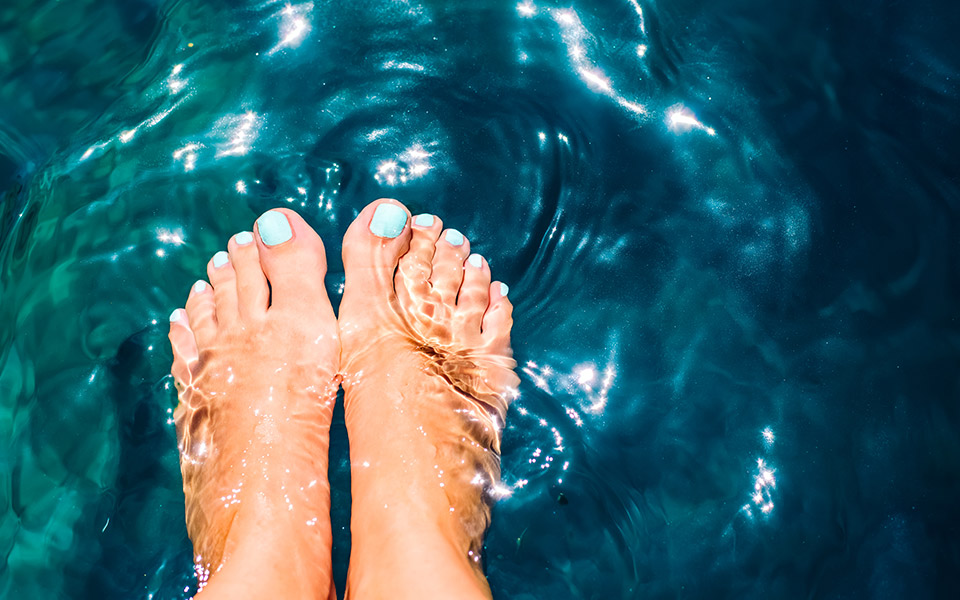 summer-ready-5-tips-για-προσεγμένα-πόδια-πριν-το-καλοκ-561366334