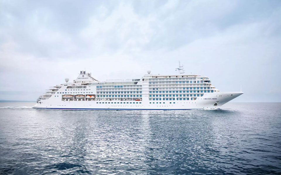 Στη Σούδα το εντυπωσιακό Silver Moon – Ένα πλωτό παλάτι κρουαζιέρας-1