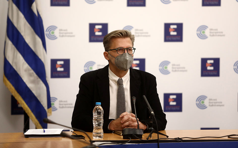 Βήματα ελευθερίας: Τέλος στο SMS, παράταση ωραρίου ως τις 00.30, με τρεις όρους η μετακίνηση προς τα νησιά-1