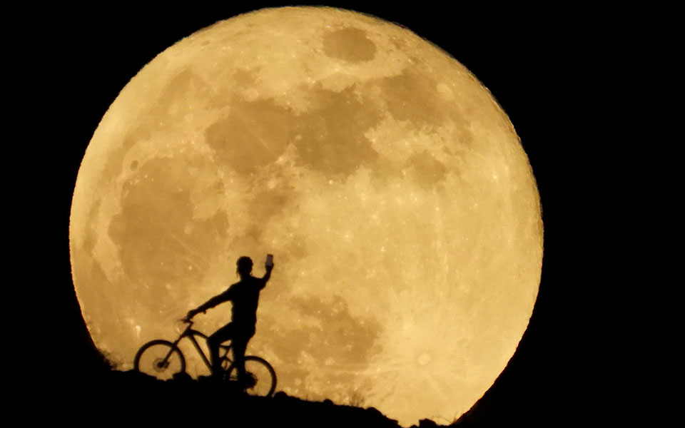 Μαγευτική υπερπανσέληνος και έκλειψη-2