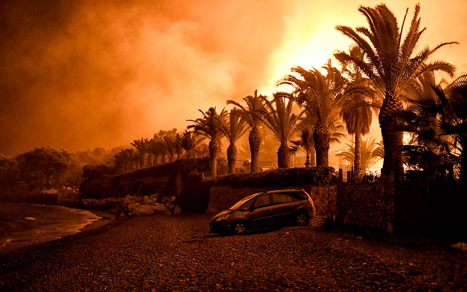 Φωτιά στον Σχίνο: Ενεργοποιήθηκε το 112 – Απομακρύνονται κάτοικοι από τρεις περιοχές-2