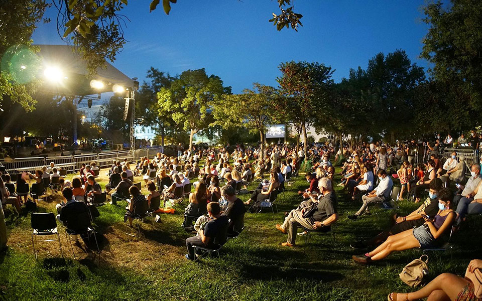 μουσικά-άνθη-στον-κήπο-του-μεγάρου-μου-561372445