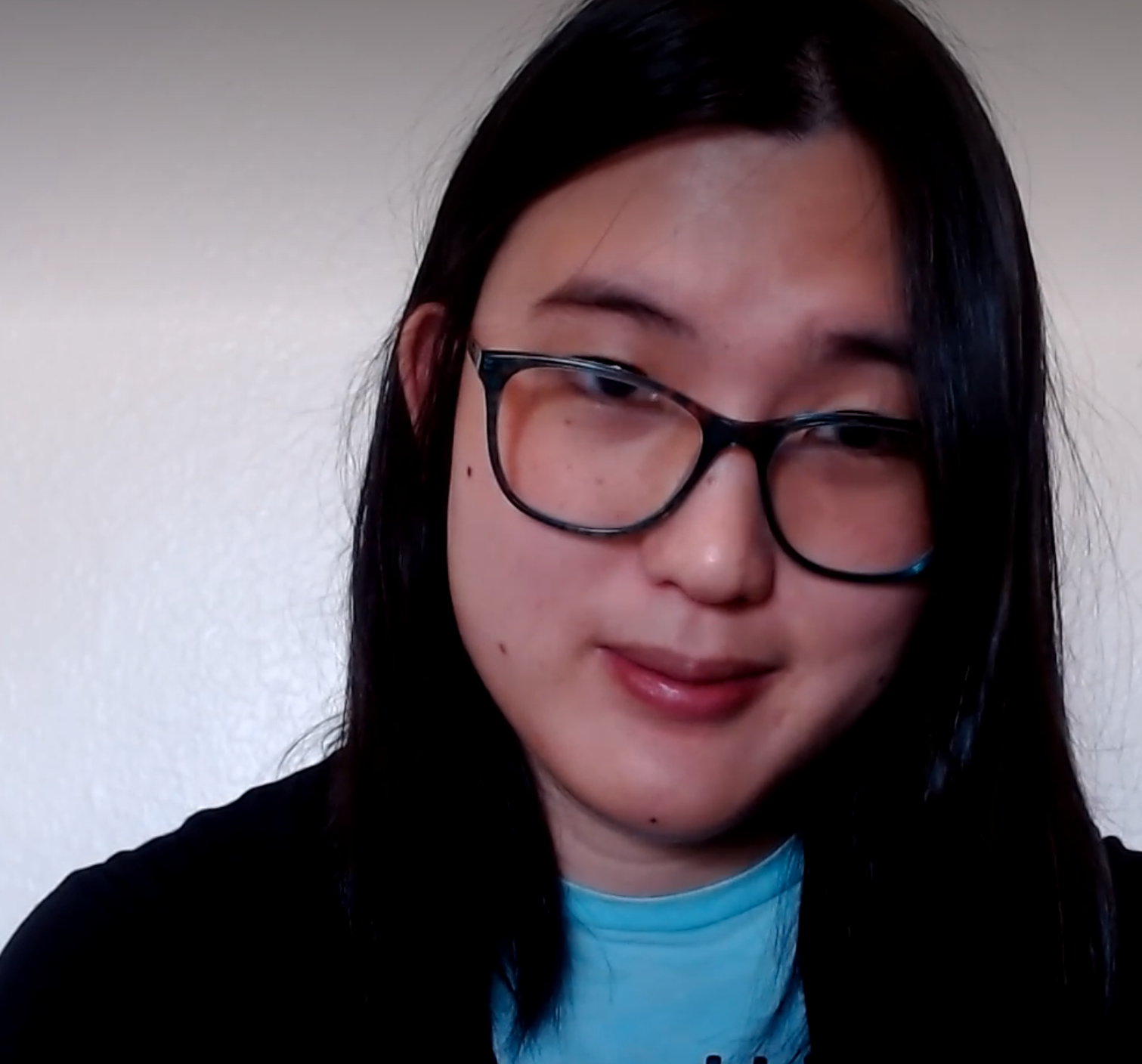 Τα fake «likes» και η ολιγωρία του Facebook – Η αναλύτρια Σόφι Ζανγκ μιλάει στην «Κ»-1