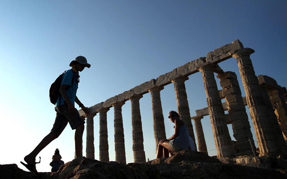 η-ε-ε-ανοίγει-τα-σύνορα-για-τους-τουρίσ-561353782