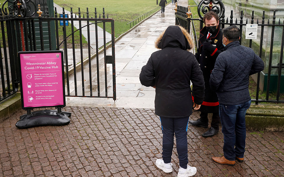 βρετάνια-γκάζι-στους-εμβολιασμούς-561362938