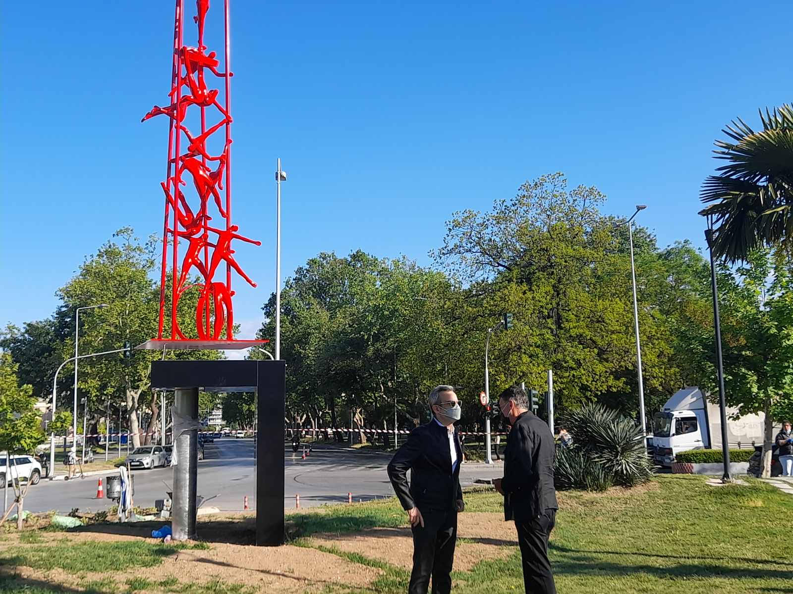 Το γλυπτό Meteoron του Κωστή Γεωργίου «στολίζει» την Θεσσαλονίκη-1