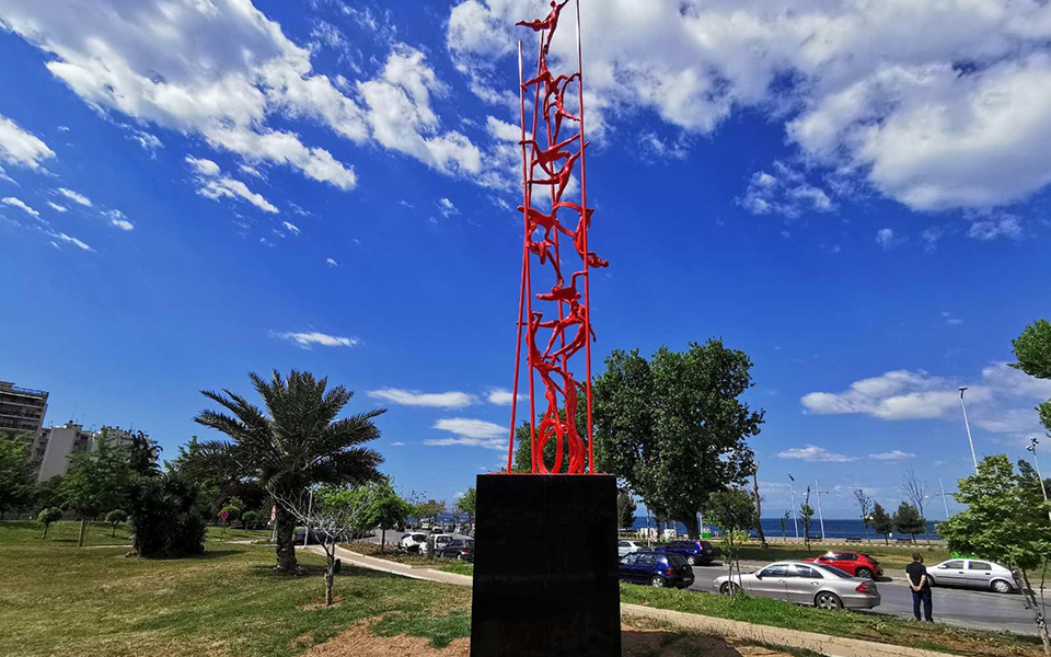 το-γλυπτό-meteoron-του-κωστή-γεωργίου-στολίζ-561367153