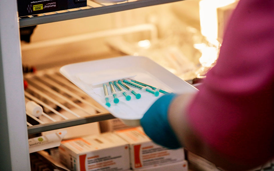 Μαραθώνιος 50 ημερών για το τείχος ανοσίας-1