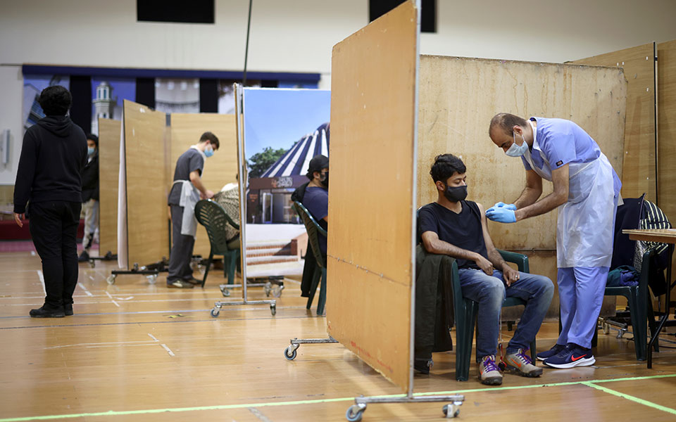 η-βρετανία-ξεπέρασε-το-ορόσημο-των-50-εκ-561351097