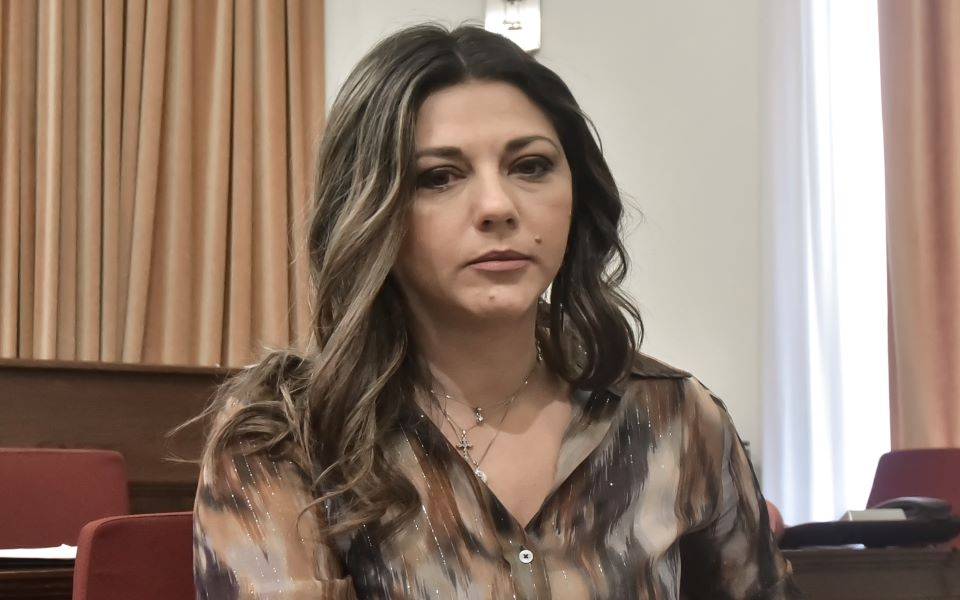 σ-ζαχαράκη-θετική-στον-κορωνοϊό-μια-ημ-561356509