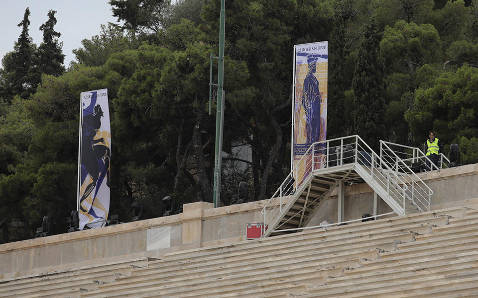 Προετοιμασίες στο Καλλιμάρμαρο για την επίδειξη του Dior (εικόνες)-2