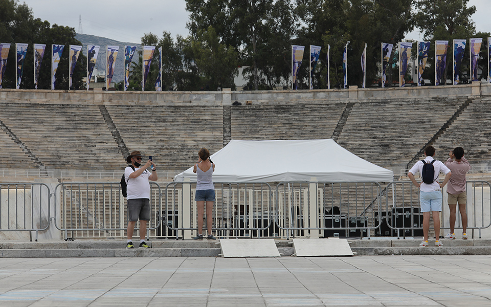 Προετοιμασίες στο Καλλιμάρμαρο για την επίδειξη του Dior (εικόνες)-3