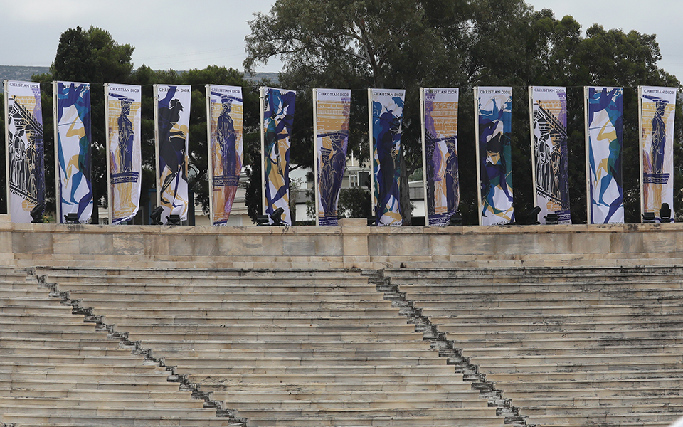 Προετοιμασίες στο Καλλιμάρμαρο για την επίδειξη του Dior (εικόνες)-4