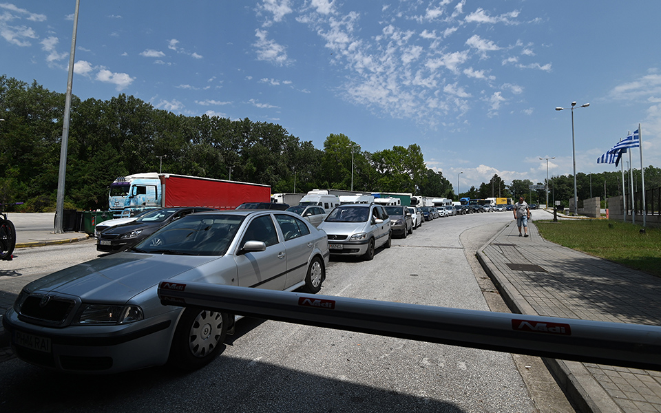 καθημερινά-ουρές-στον-προμαχώνα-νέα-561404269
