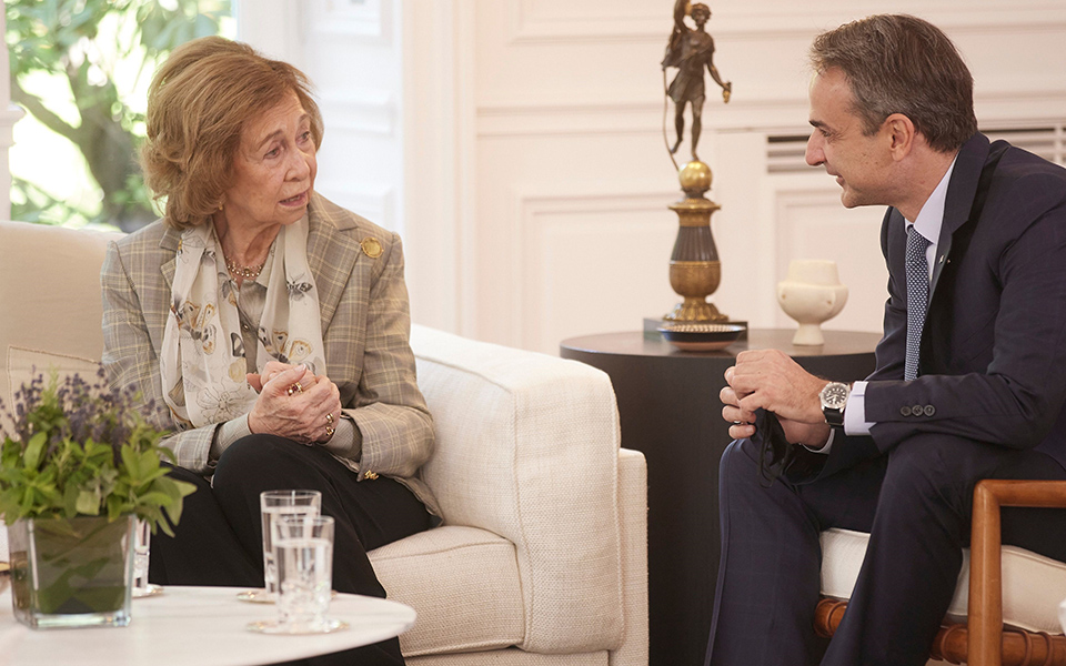 βασίλισσα-σοφία-σε-κυρ-μητσοτάκη-πρέ-561388393