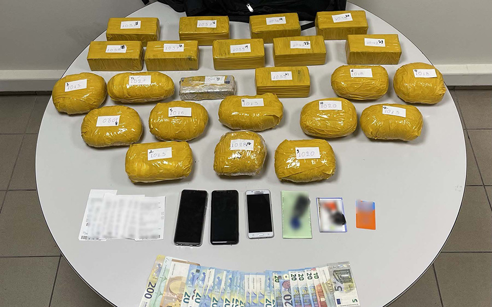 θεσσαλονίκη-κατασχέθηκαν-23-κιλά-καθαρ-561387913