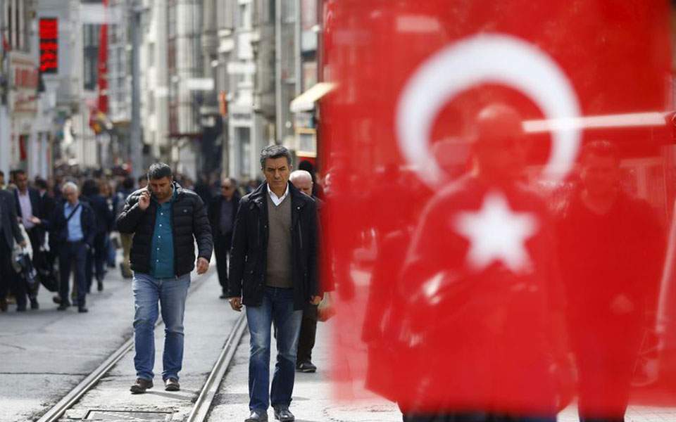 τουρκία-οι-βιομήχανοι-προειδοποιούν-561407974