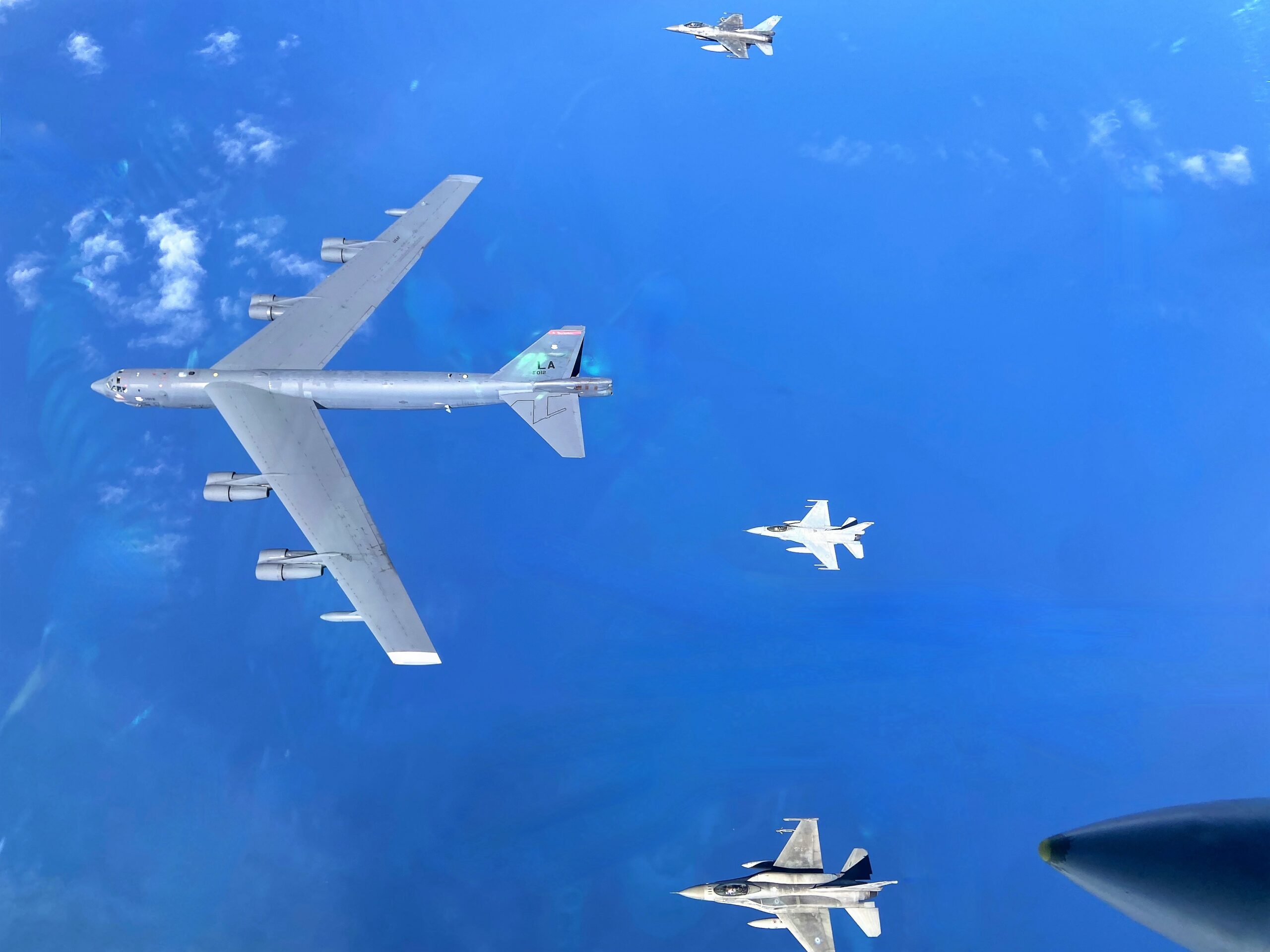 Ελληνικά F-16 πέταξαν με βομβαρδιστικό B-52 της USAF (εικόνες)-4