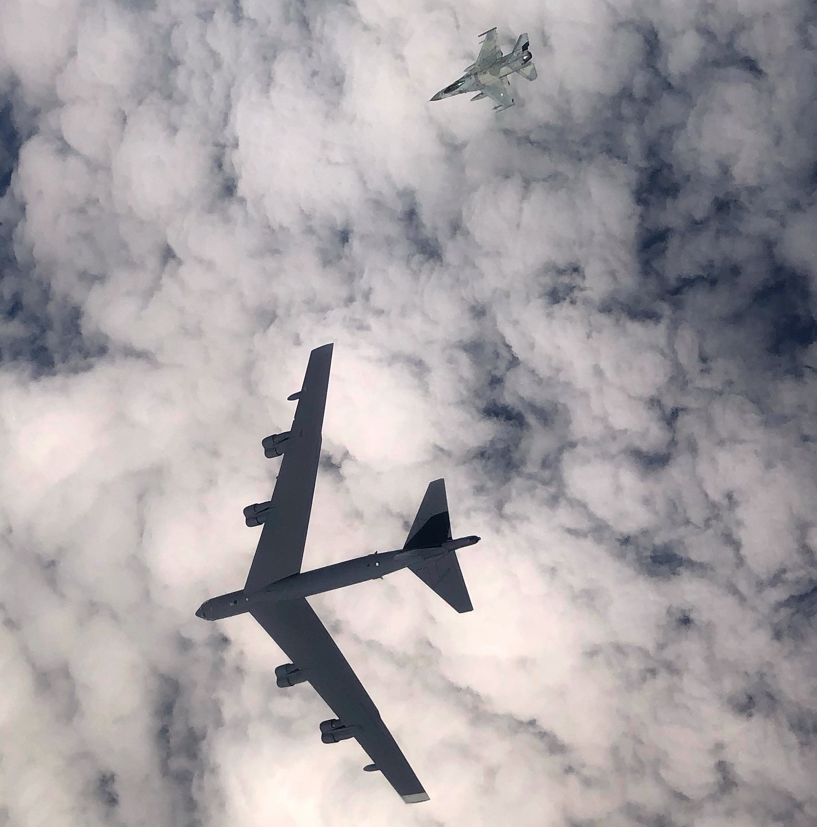 Ελληνικά F-16 πέταξαν με βομβαρδιστικό B-52 της USAF (εικόνες)-2