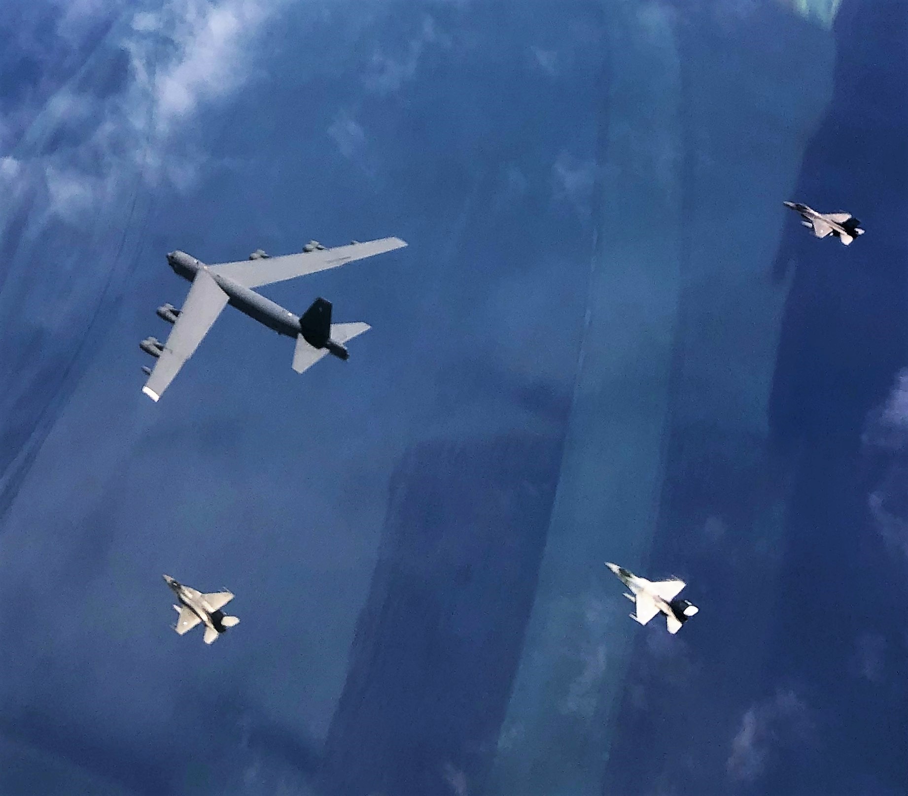 Ελληνικά F-16 πέταξαν με βομβαρδιστικό B-52 της USAF (εικόνες)-3