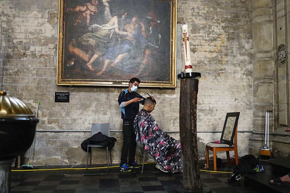 Κούρεμα στην εκκλησία