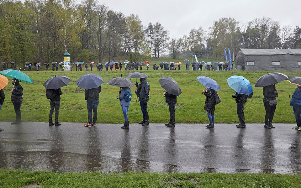 η-πολωνία-ξεκινά-εμβολιασμούς-παιδιώ-561384106