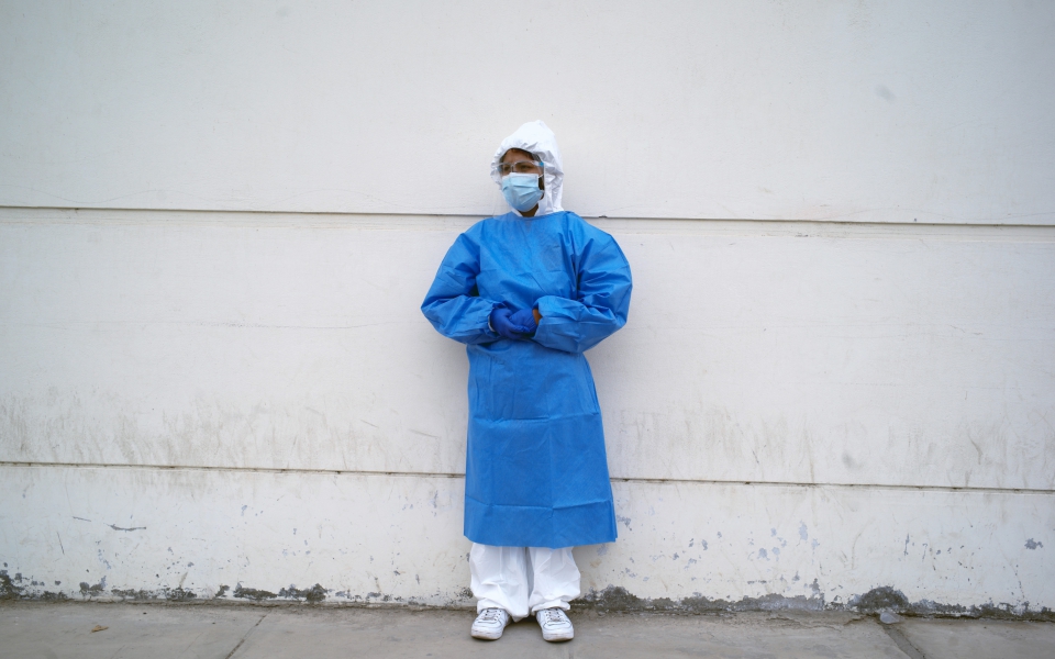 κορωνοϊός-δείχνει-τα-δόντια-της-και-η-μ-561411280