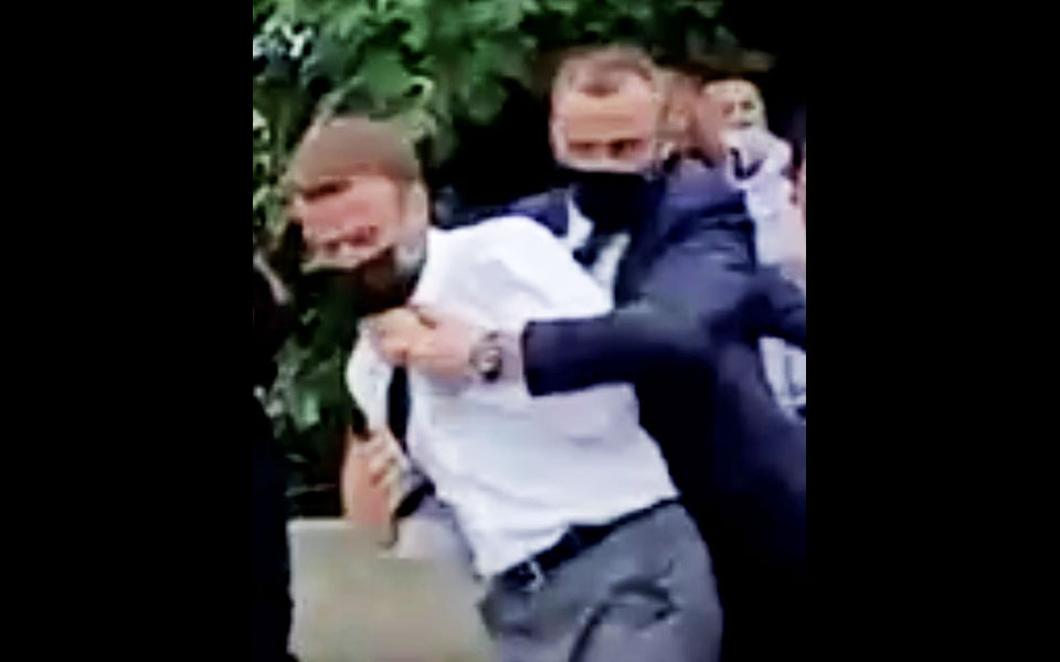 γαλλία-οπαδός-της-μοναρχίας-ο-δράστης-561394798