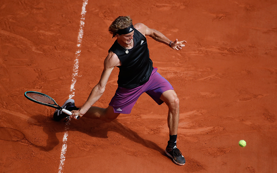 Στέφανος Τσιτσιπάς: Νίκησε τον Ζβέρεφ – Ιστορική πρόκριση στον τελικό του Ρολάν Γκαρός-2