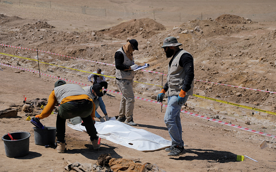 ιράκ-εκταφή-123-θυμάτων-του-ισλαμικού-κρ-561398959