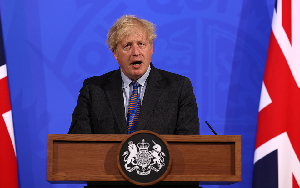 οργή-και-γαλλικά-τζόνσον-για-άχρησ-561402160